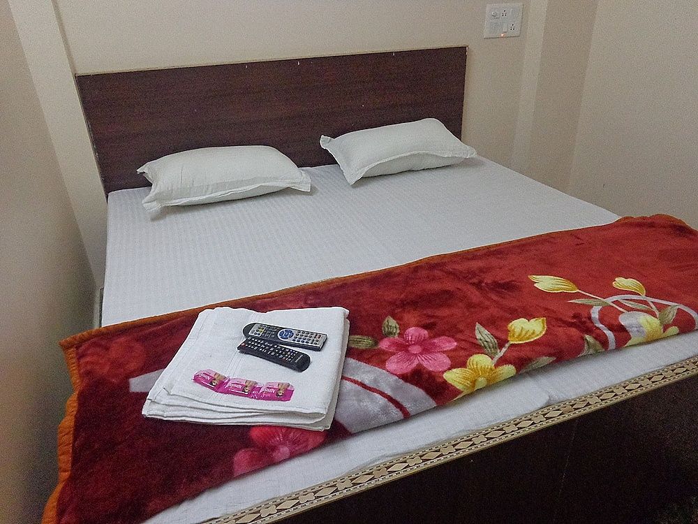 Sri Sai Inn Comfort Room-Non AC 3