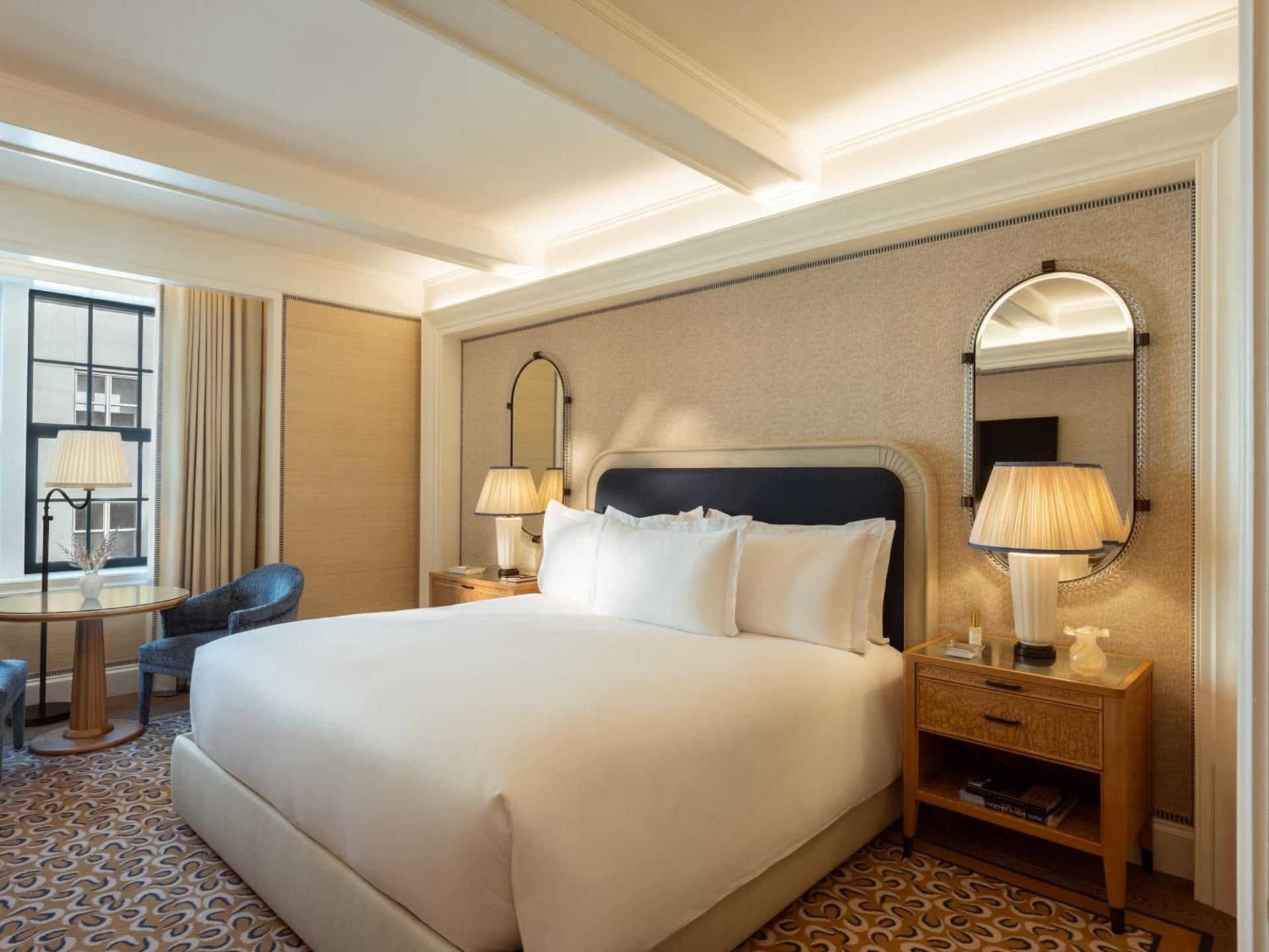Deluxe King Accessible Room