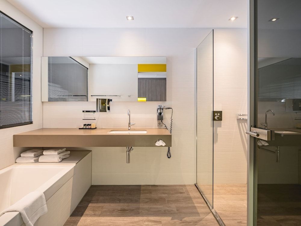 Van der Valk Hotel Heerlen Comfort Triple Room 4