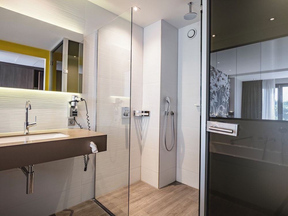 Van der Valk Hotel Heerlen Comfort Triple Room 5