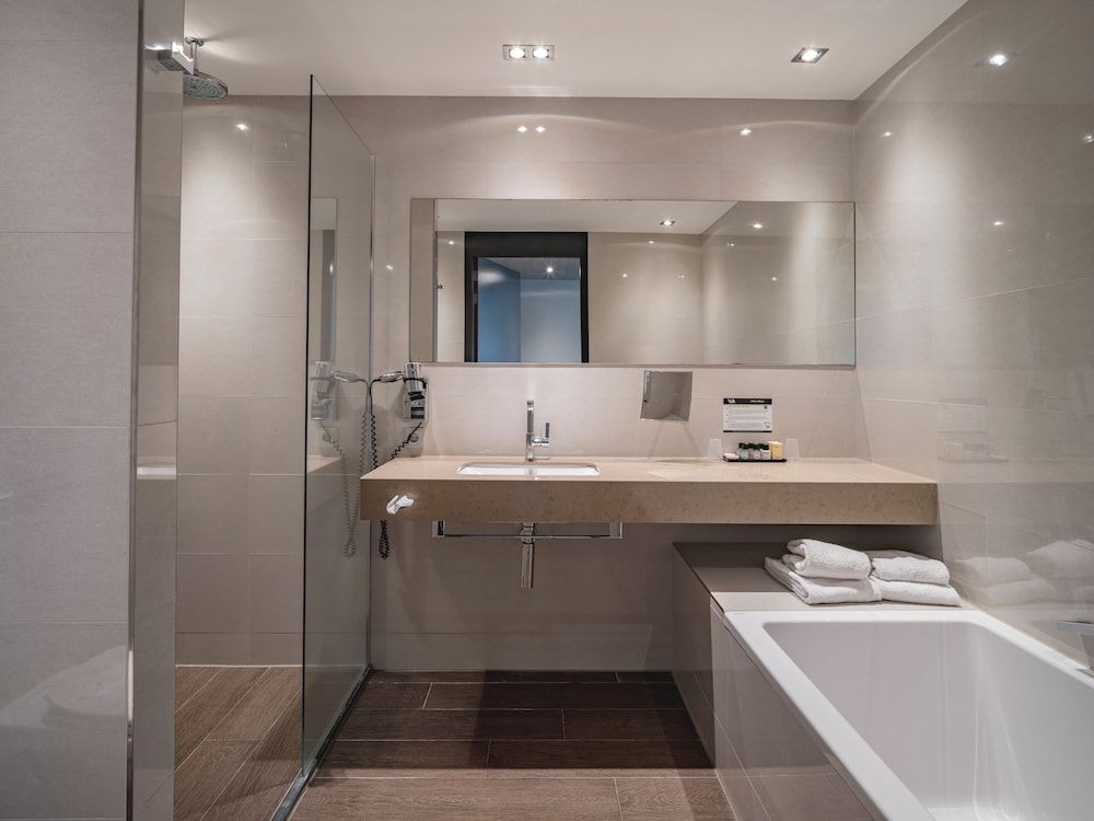 Van der Valk Hotel Heerlen Comfort Double Room, 2 Twin Beds 5