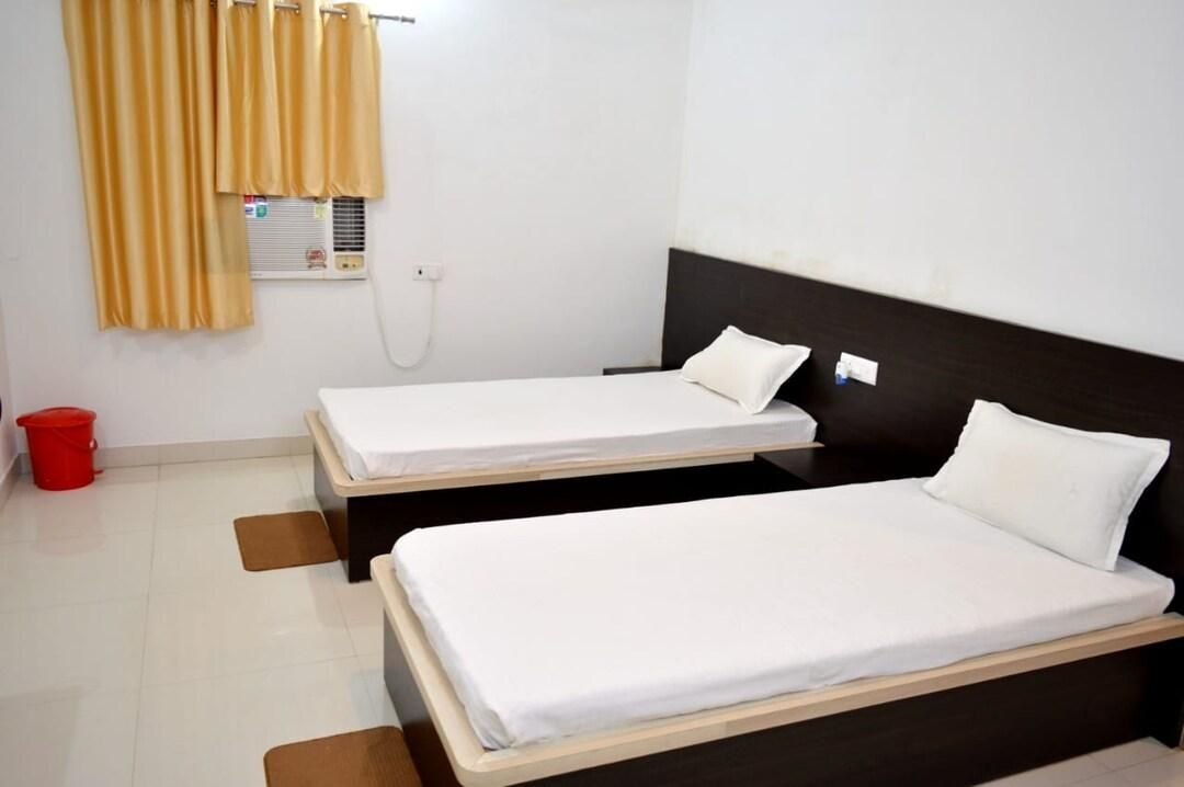 Hotel Nagina Palace Standard Deluxe Room 3