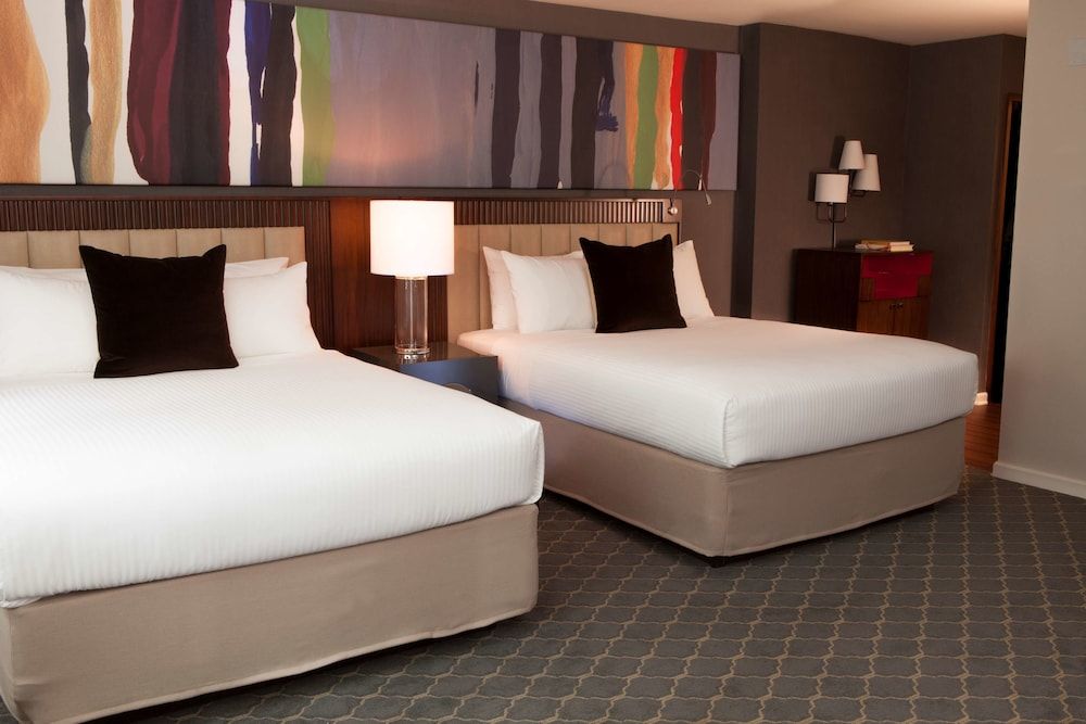 Deluxe 2 Queen Beds