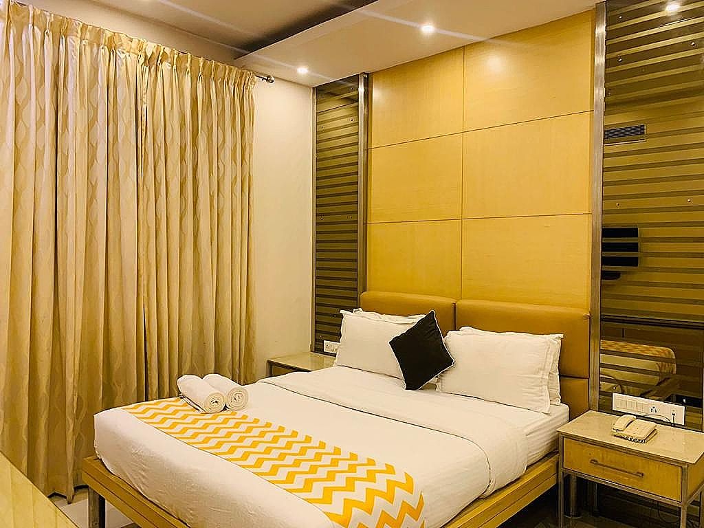 Hotel Sandesh Kingston Deluxe Room 8