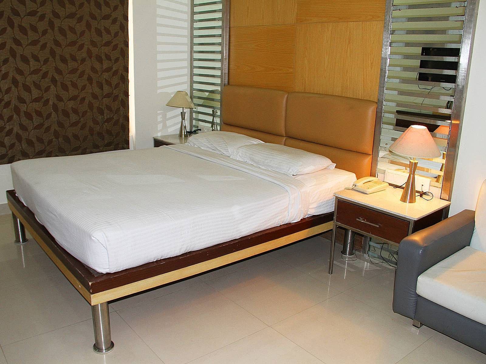 Hotel Sandesh Kingston Deluxe Room 5