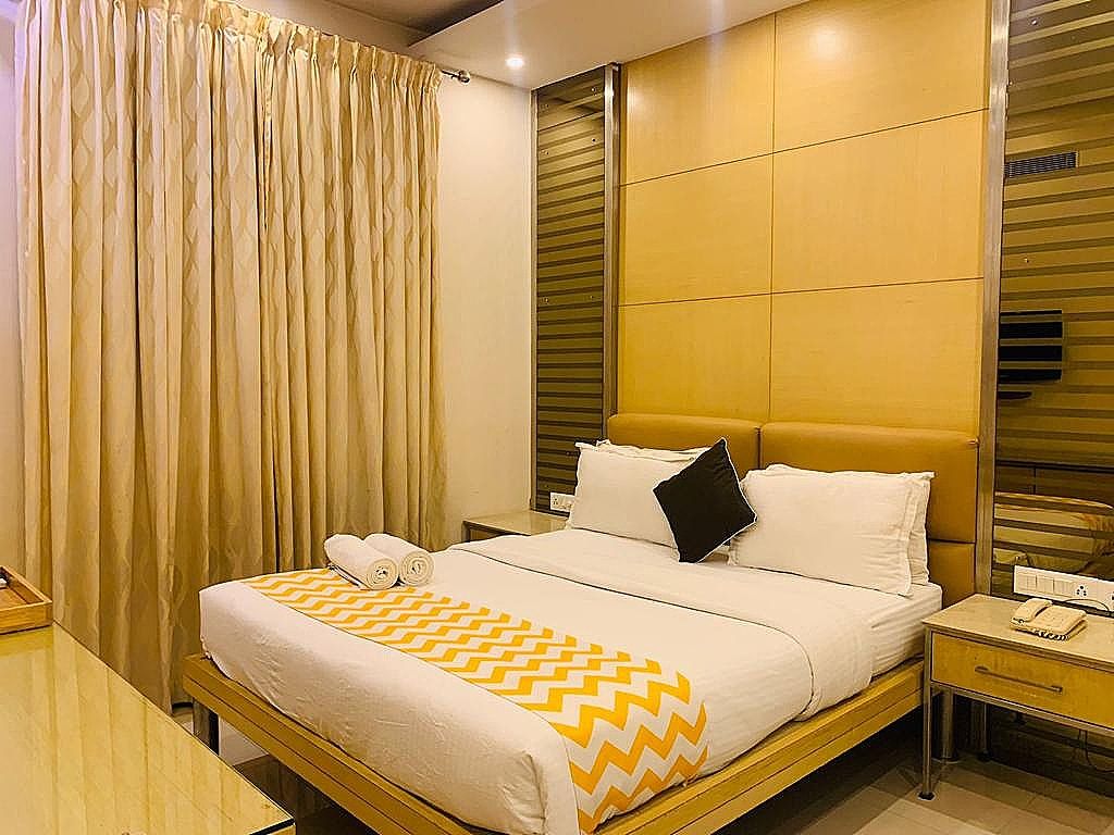 Hotel Sandesh Kingston Deluxe Room 2