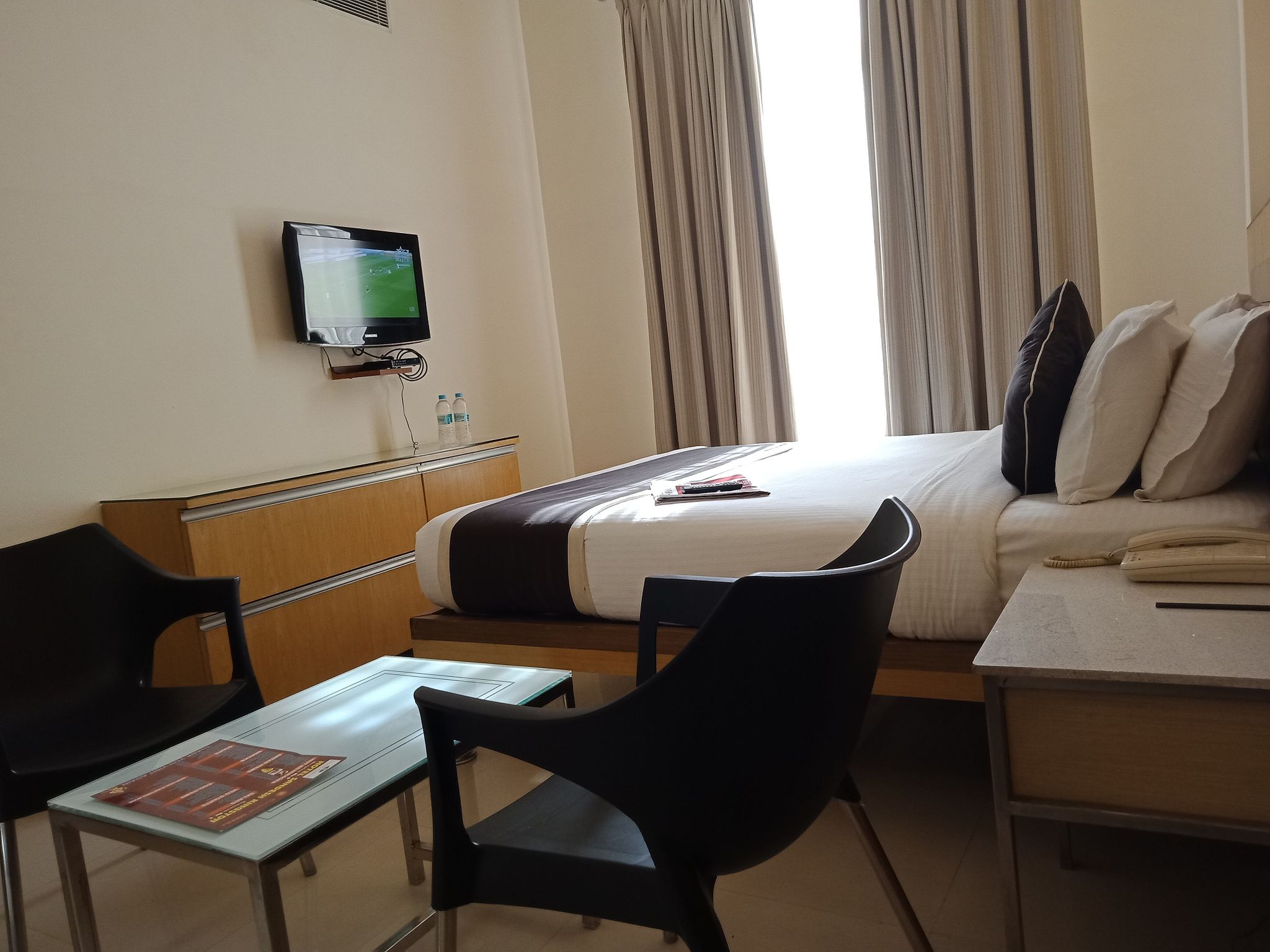 Hotel Sandesh Kingston Deluxe Room 6