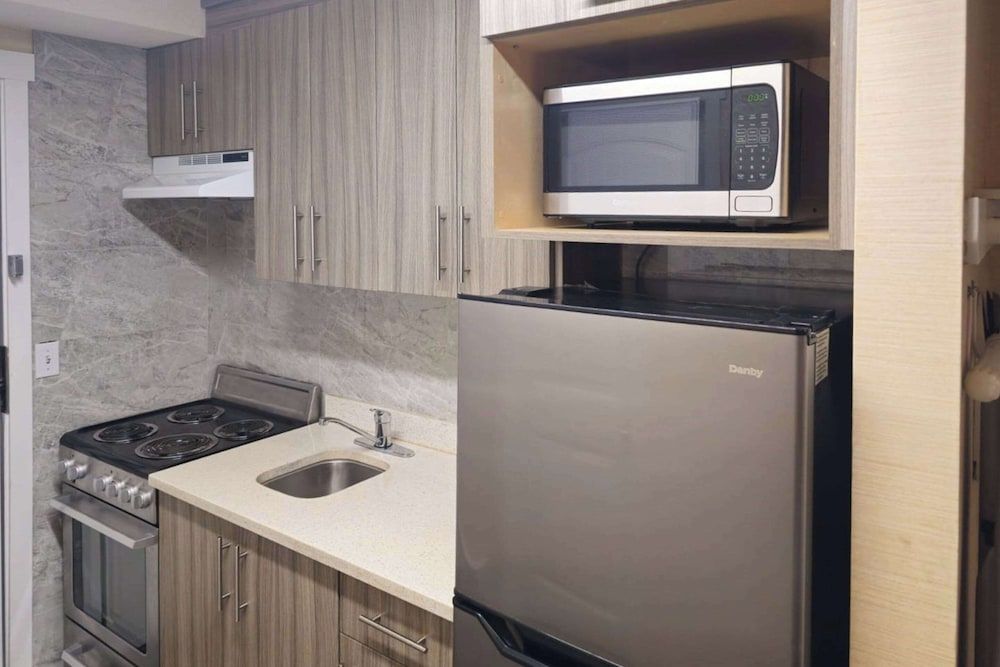 undefined Rodeway Inn & Suites 4
