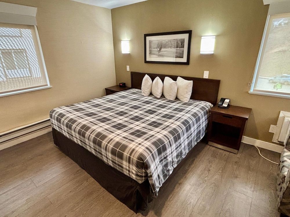 undefined Rodeway Inn & Suites 5