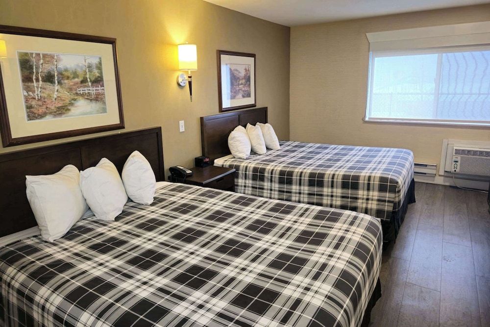 undefined Rodeway Inn & Suites 2