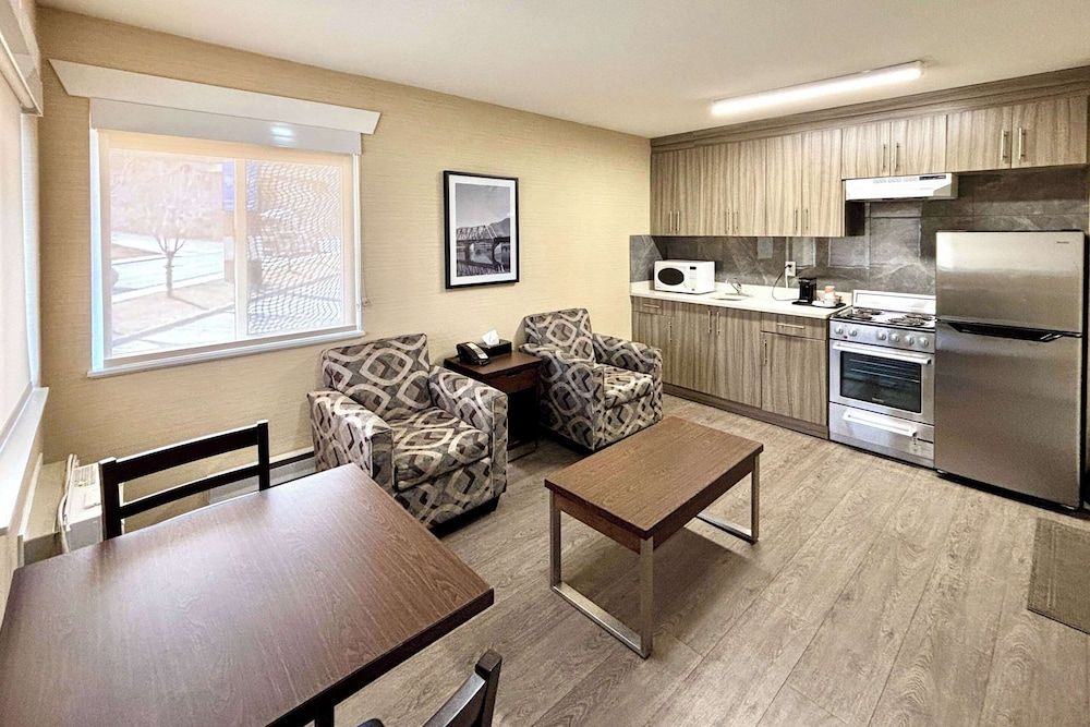 undefined Rodeway Inn & Suites