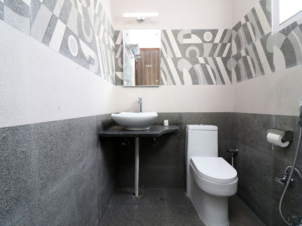 OYO 23584 Ivy Resort Double or Twin Room 4