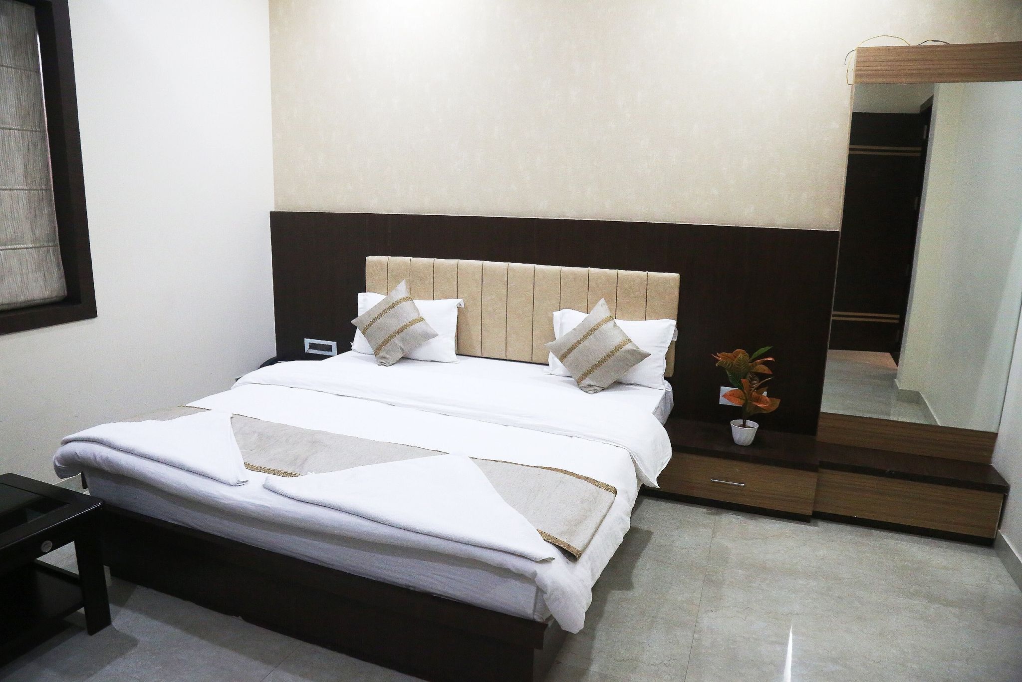 Vandana Residency Deluxe Room 10