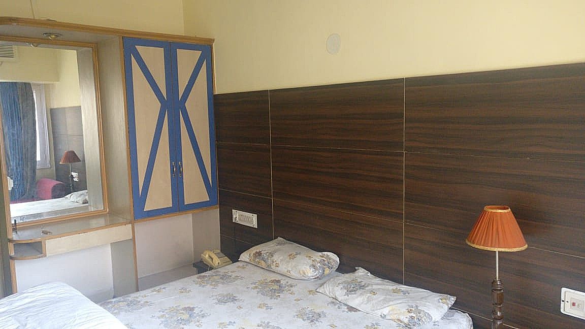 Hotel Samrat Deluxe Room 2