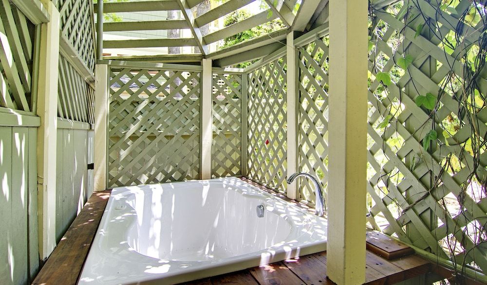 Romantic Room, 1 Queen Bed, Patio (Sissinghurst)