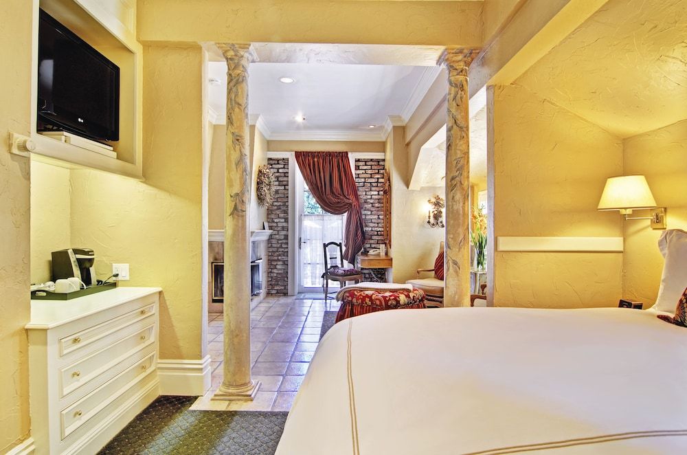 Standard Room, 1 Queen Bed, Fireplace (Cote D'Azur)