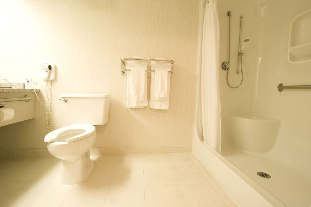 Woodlands Inn & Suites Basic Single Room, 1 Queen Bed, Accessible 3