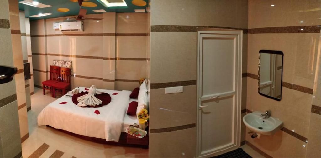 Hotel Blue Stone Deluxe Double Room 3