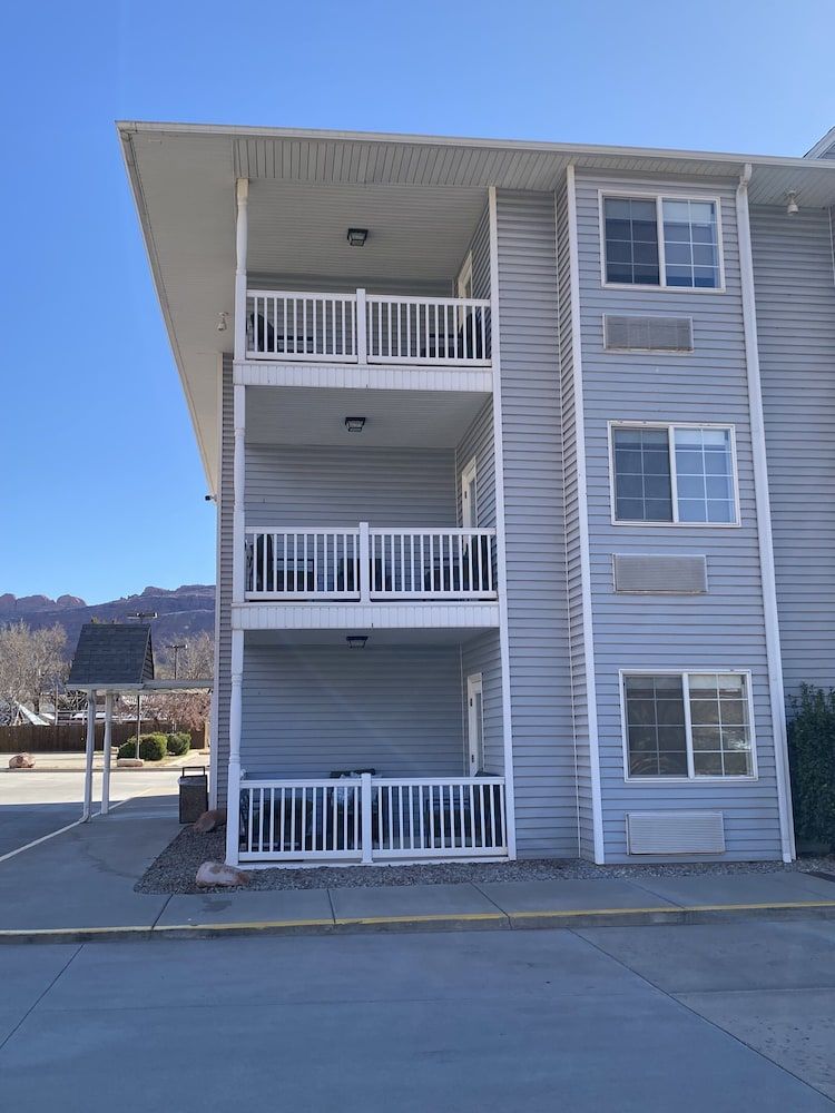 undefined River Canyon Lodge 5