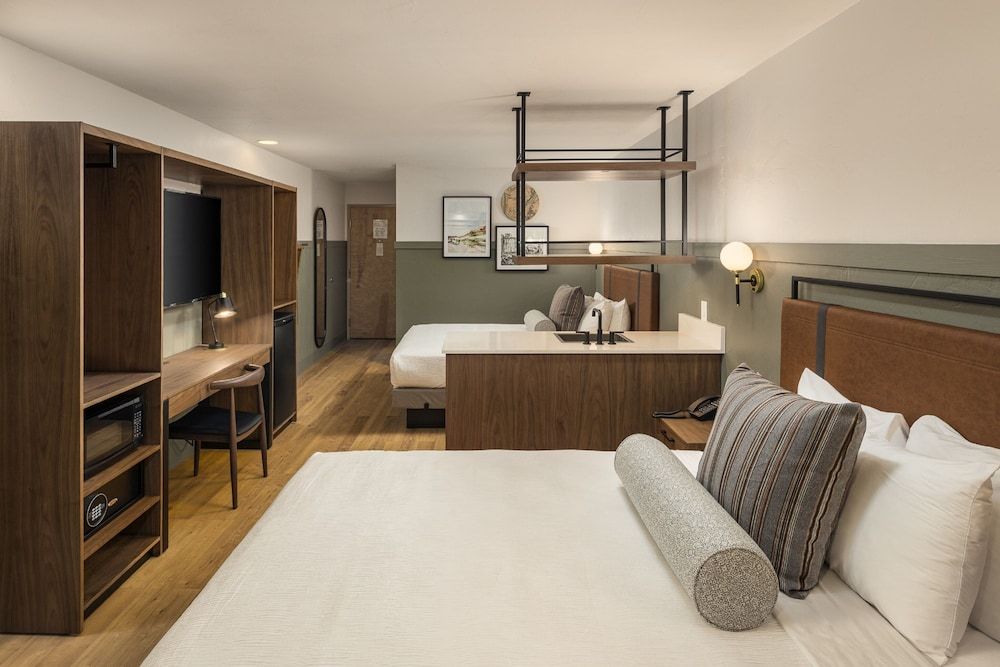 undefined River Canyon Lodge 8