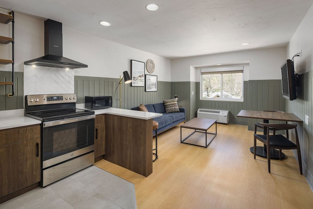 undefined River Canyon Lodge 2