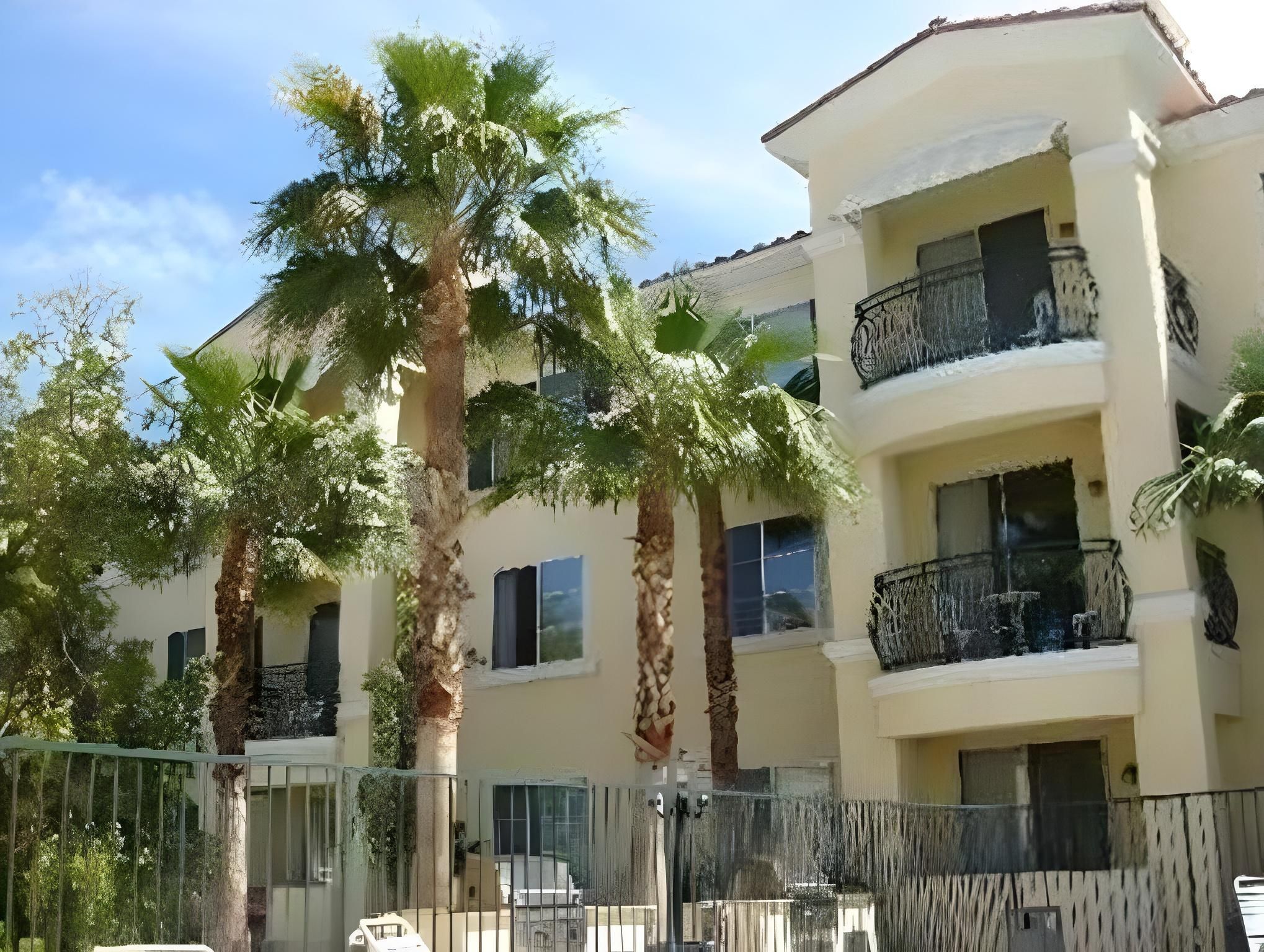 undefined Club De Soleil All-Suite Resort 4