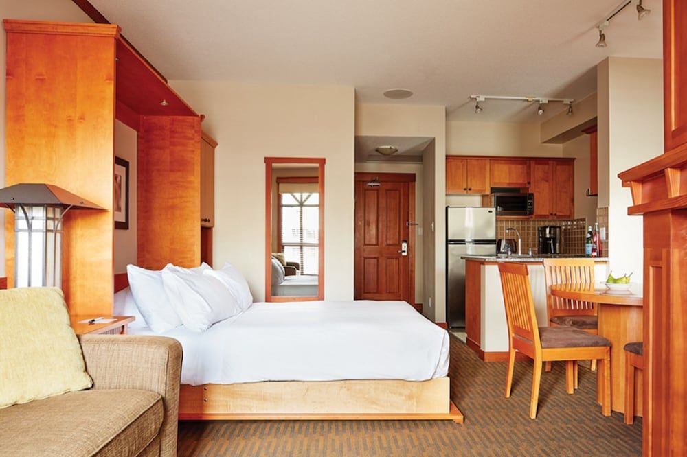 Pan Pacific Whistler Mountainside Upper Floor, Studio Suite 2