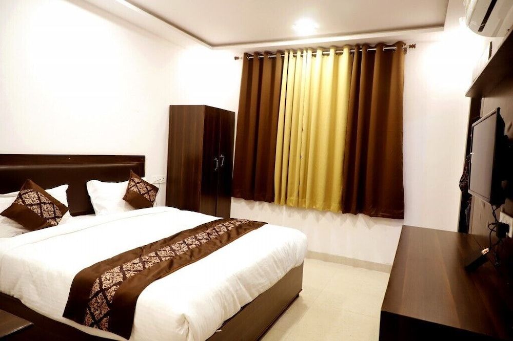 Sunrise Palace Deluxe Room 10