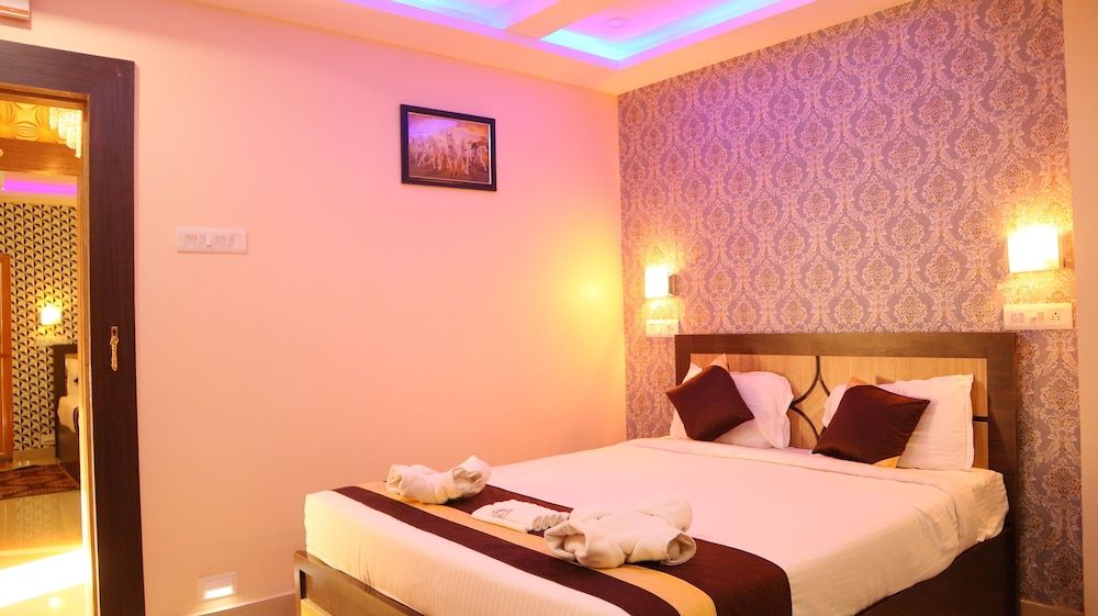 Mahira Residency Superior Double Room 4