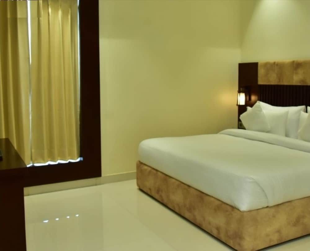 Hotel Pearl Inn Deluxe Room