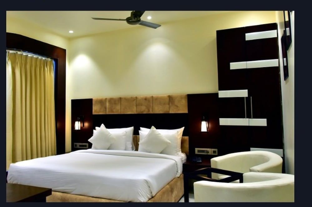 Hotel Pearl Inn Deluxe Room 3