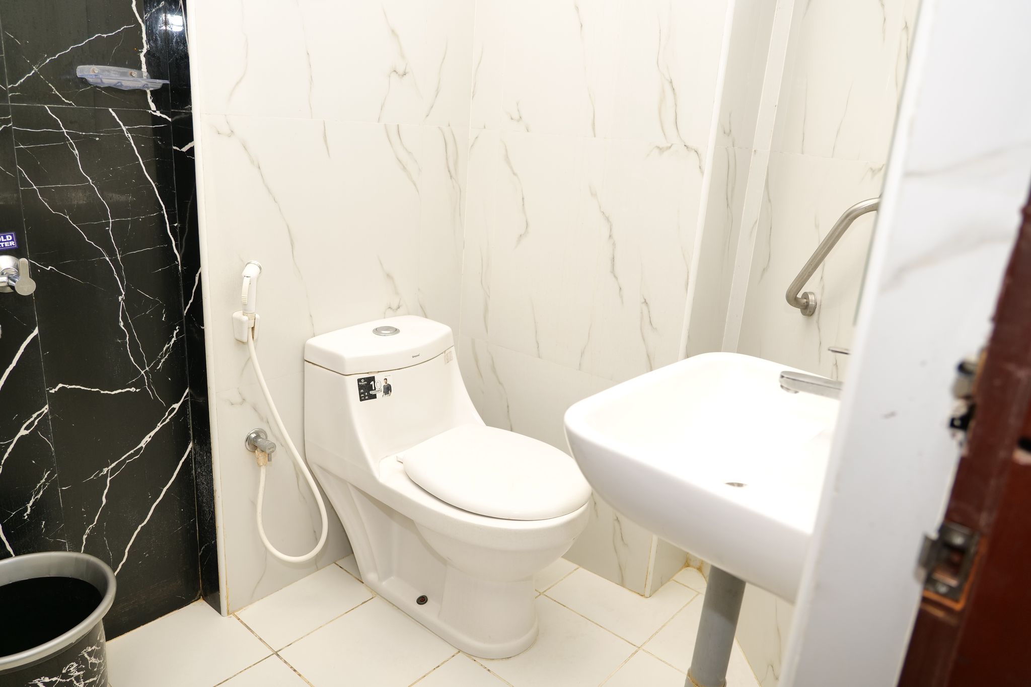 Sakthi Hotels Premium Non AC Room 4