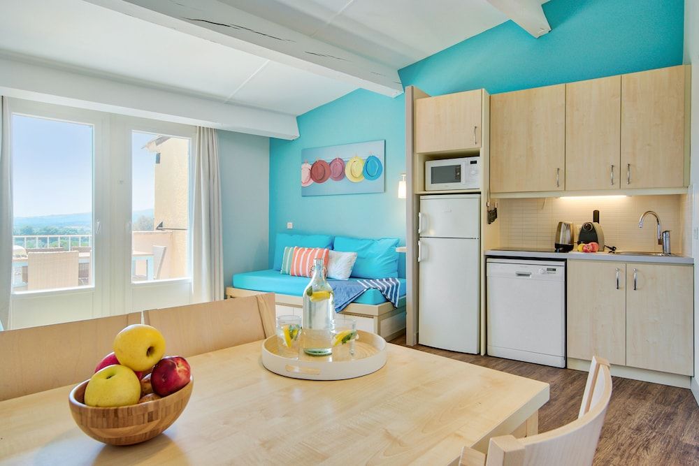 Pierre & Vacances Résidence Les Parcs de Grimaud Apartment 6 people - 1 bedroom + 1 sleeping alcove - Terrace or balcony - Sea view 5