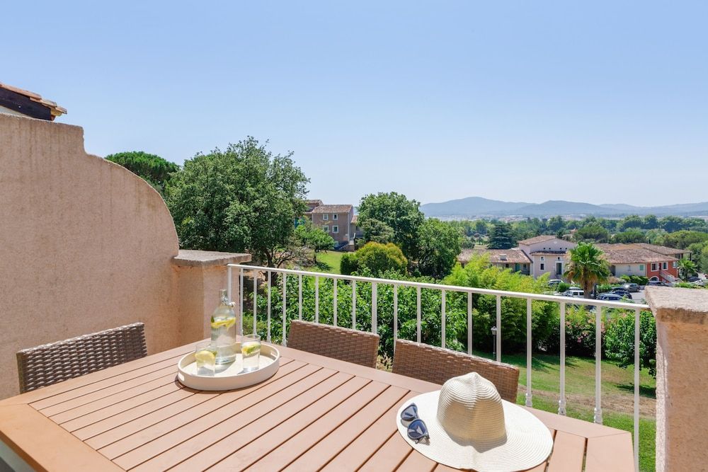 Pierre & Vacances Résidence Les Parcs de Grimaud Apartment 6 people - 1 bedroom + 1 sleeping alcove - Terrace or balcony - Sea view 3
