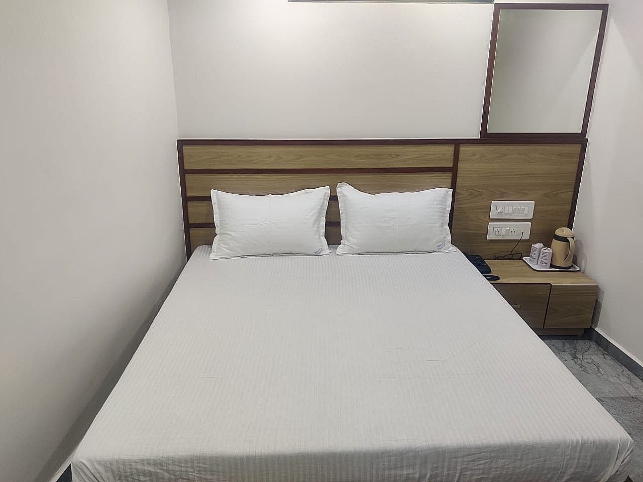 Hotel Twilight Deluxe Non-AC room 3