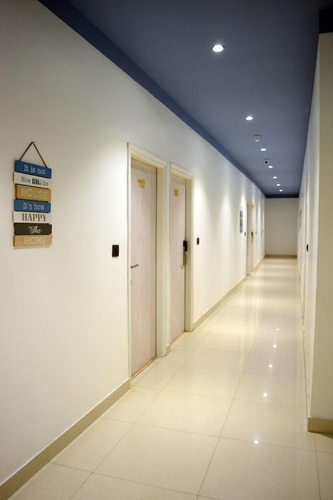 undefined Hotel Silver Ace 9