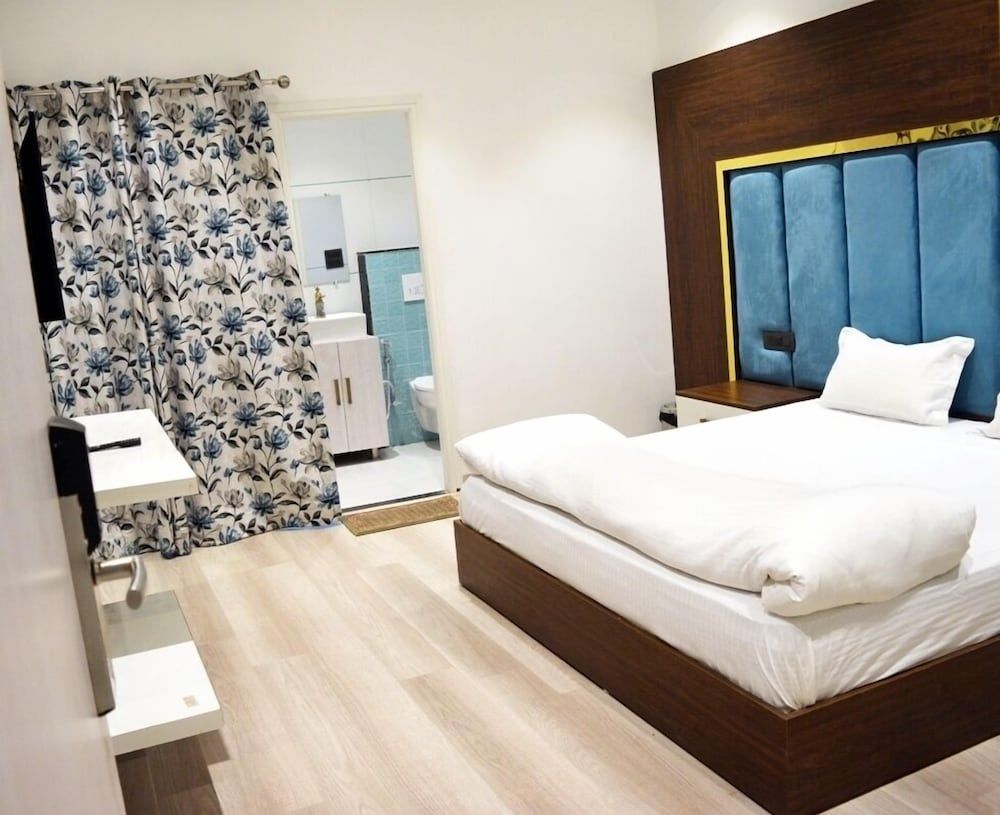 undefined Hotel Silver Ace 3