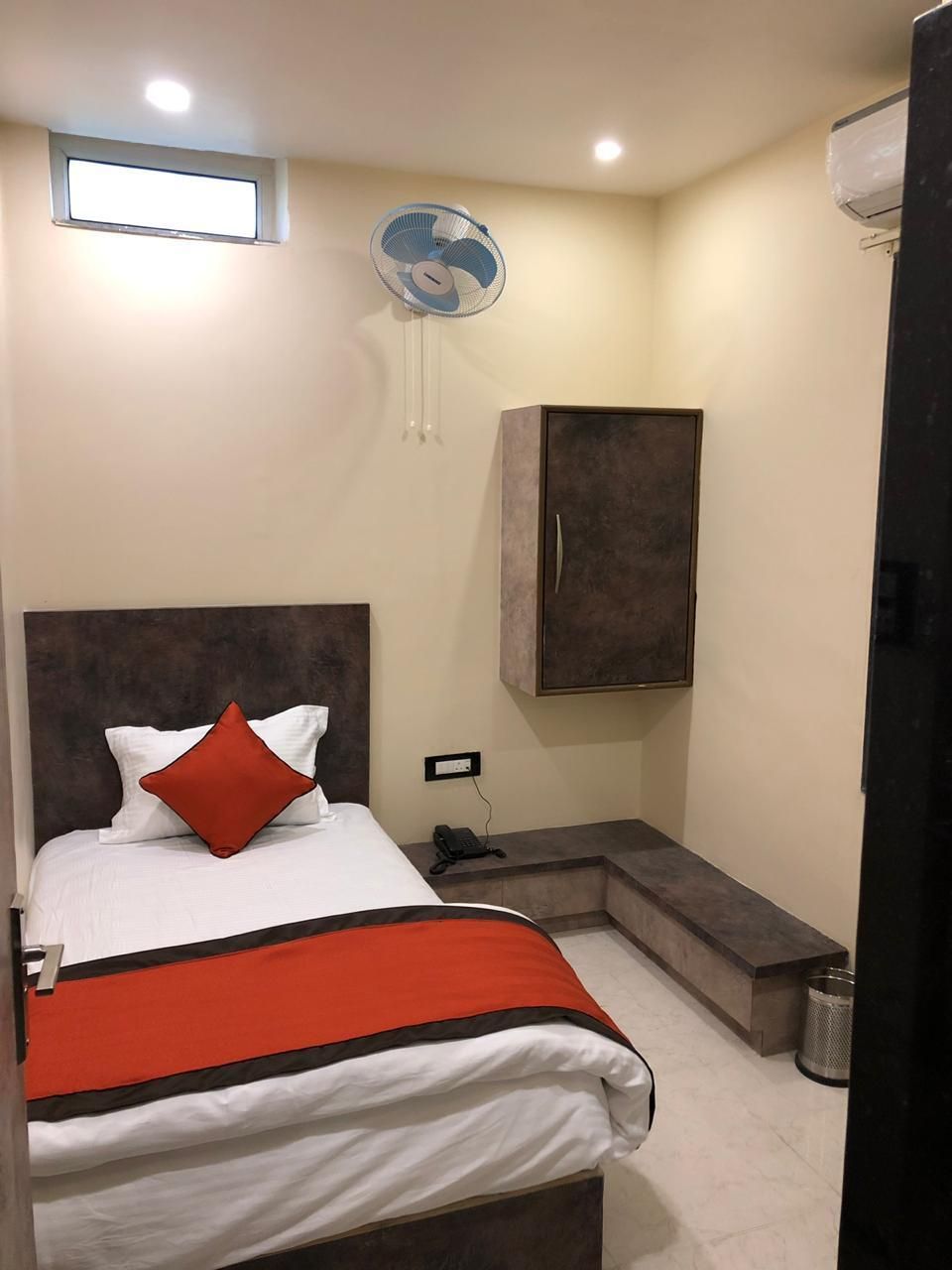 Hotel Frontier Royal & Banquet Double Executive Room 48