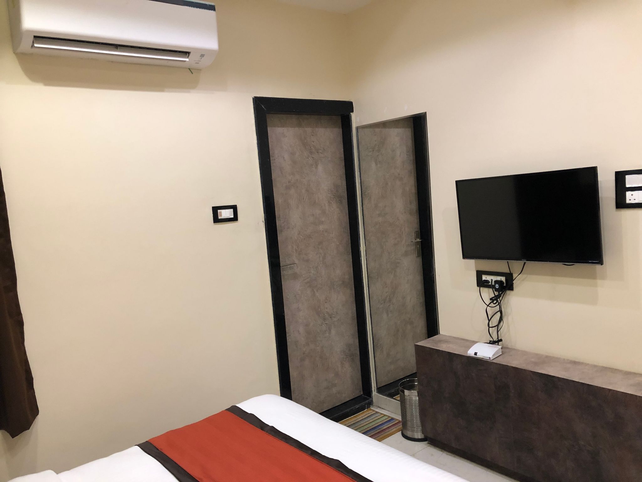 Hotel Frontier Royal & Banquet Double Executive Room 19