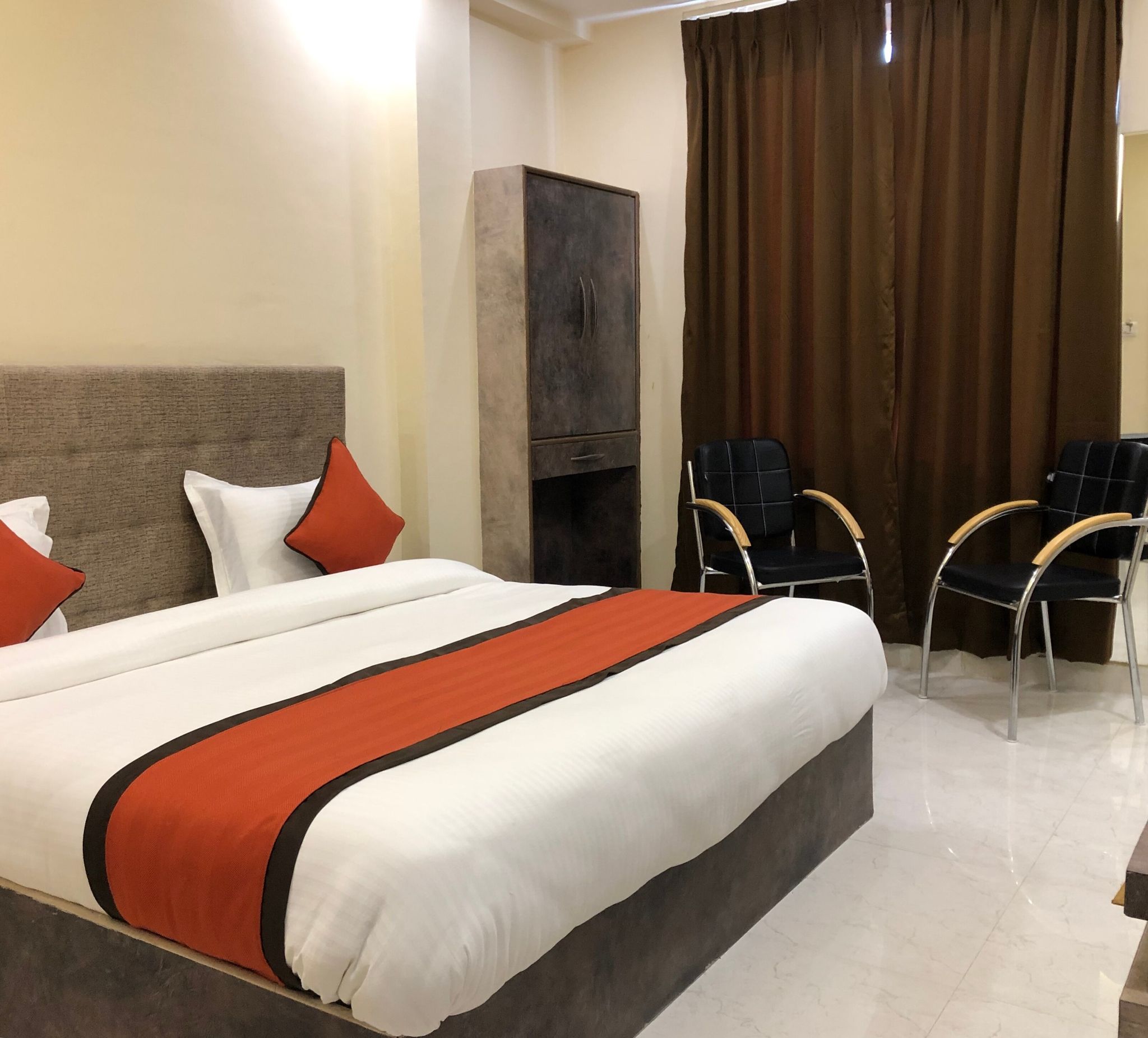 Hotel Frontier Royal & Banquet Double Executive Room 26