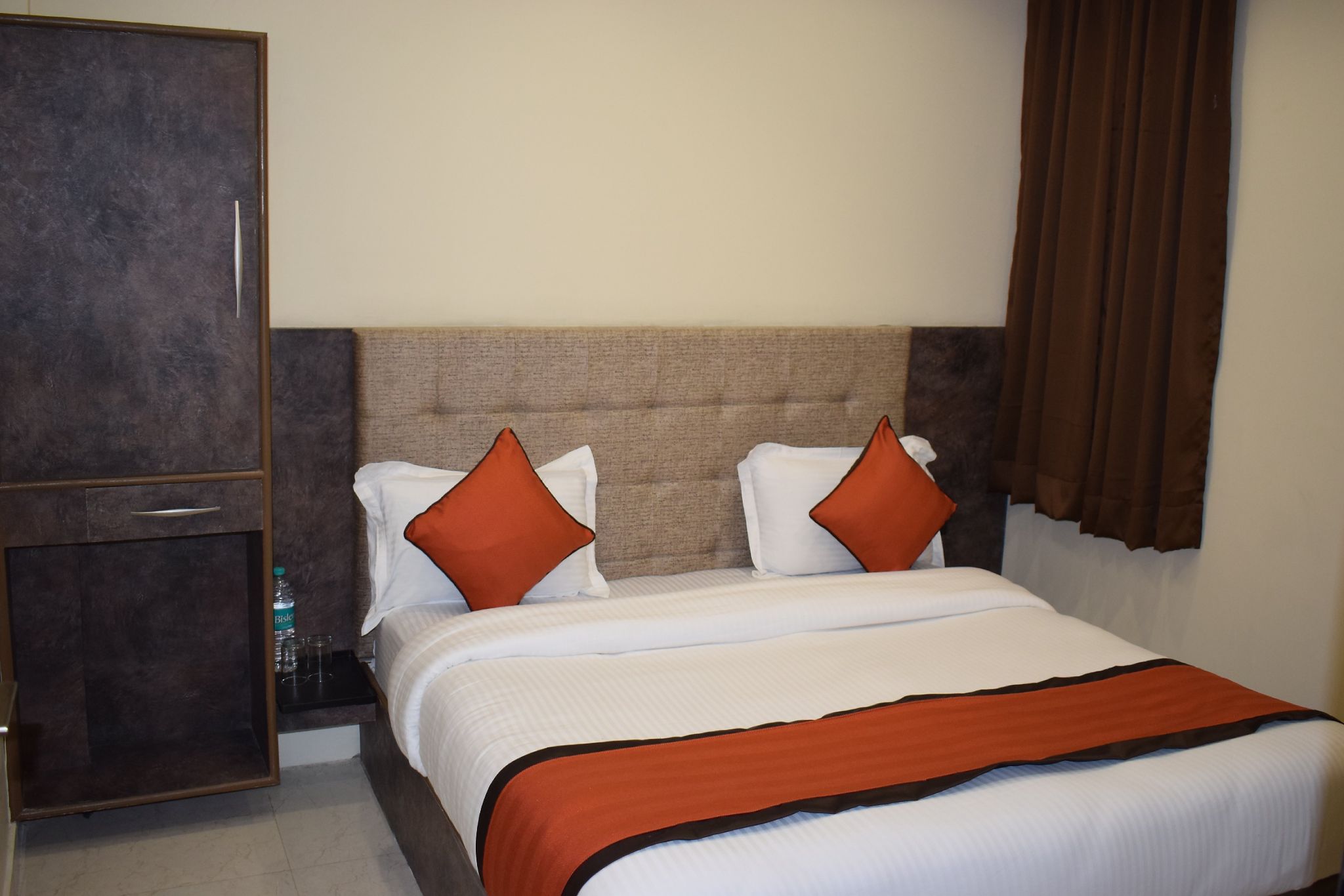 Hotel Frontier Royal & Banquet Double Executive Room 36
