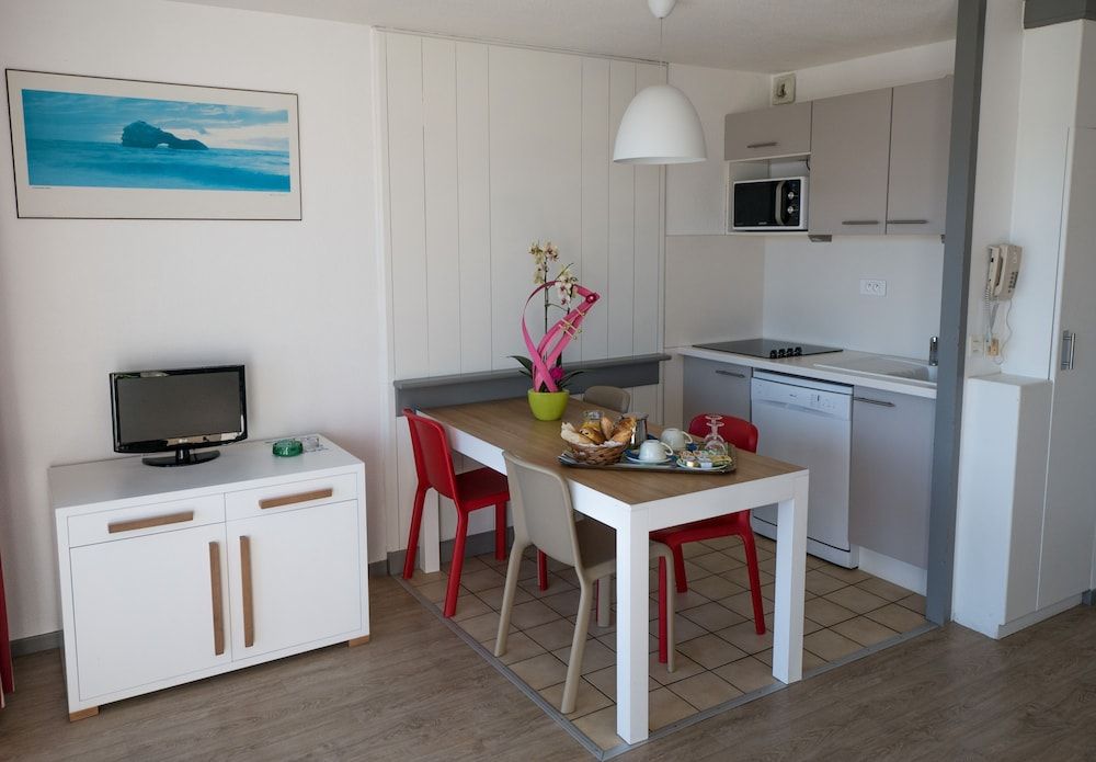 Apartment, 1 Bedroom, Harbor View (or Pool View for 4)