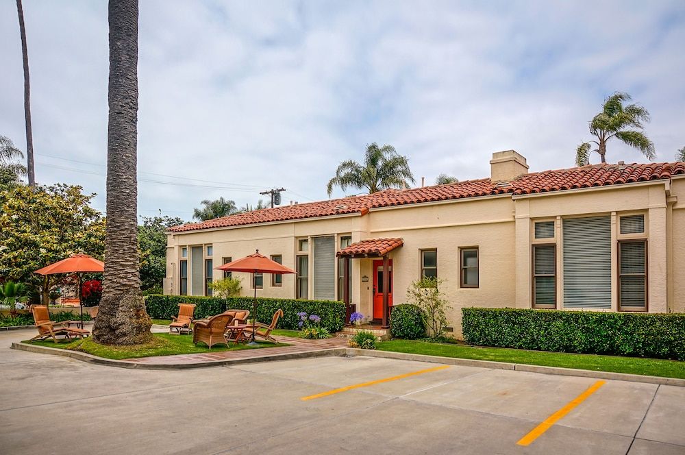 undefined Harbor House Inn 5