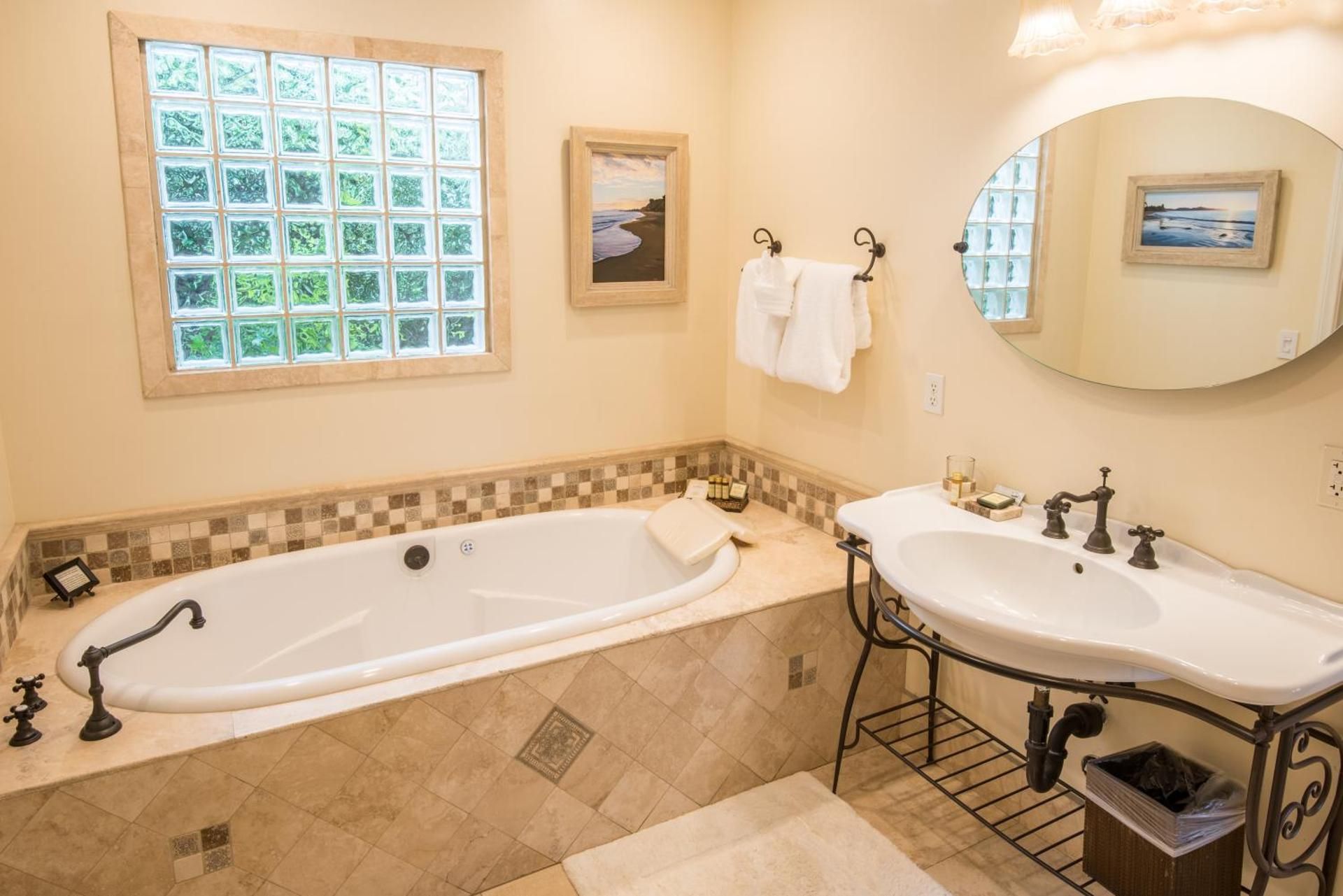 Deluxe King Room with Spa Bath - 2A