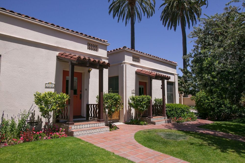 undefined Harbor House Inn 4