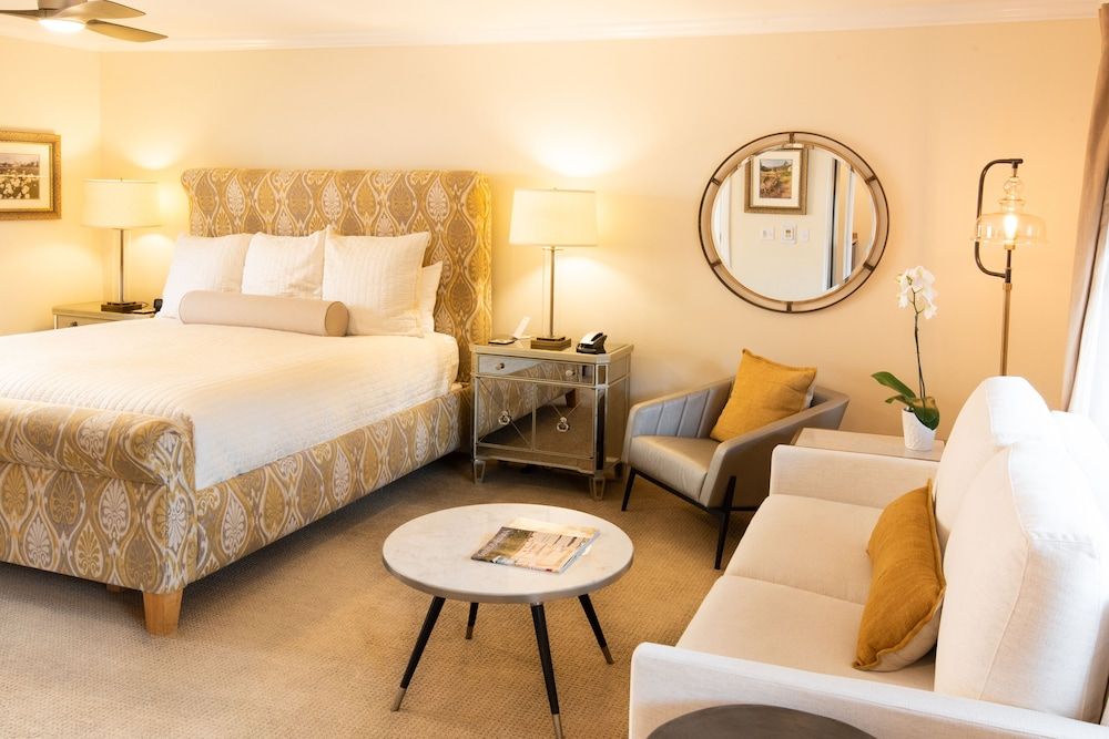 Deluxe Room, 1 King Bed with Spa Bath (02A)