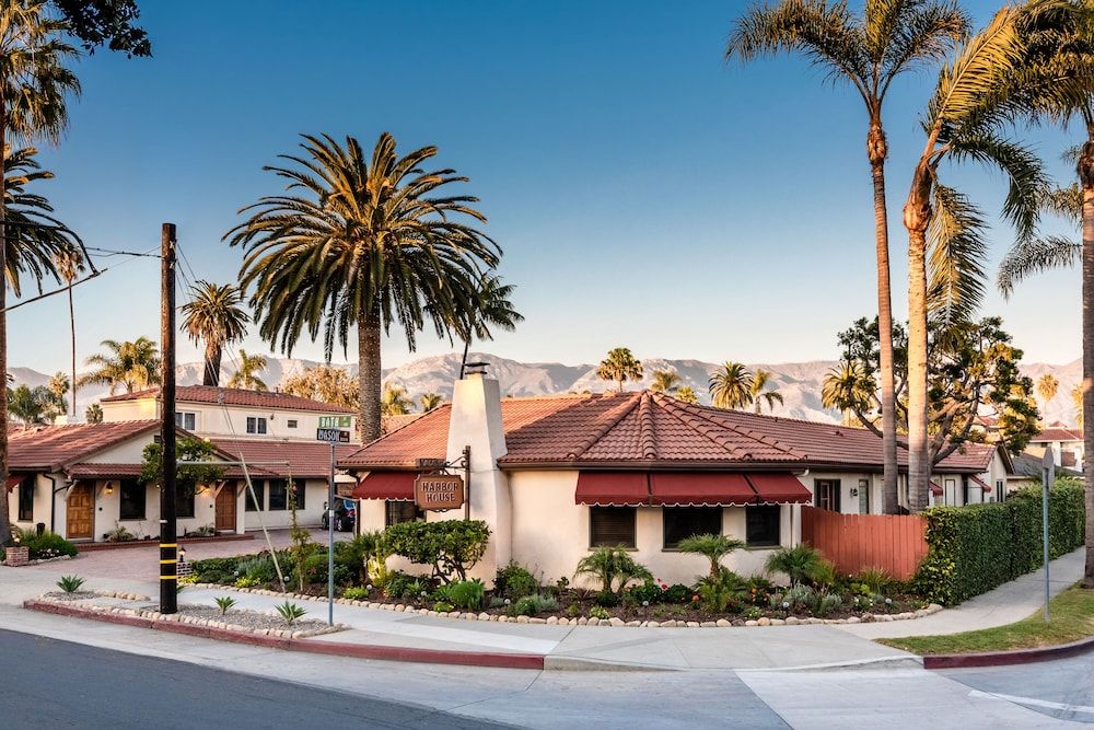 undefined Harbor House Inn 8