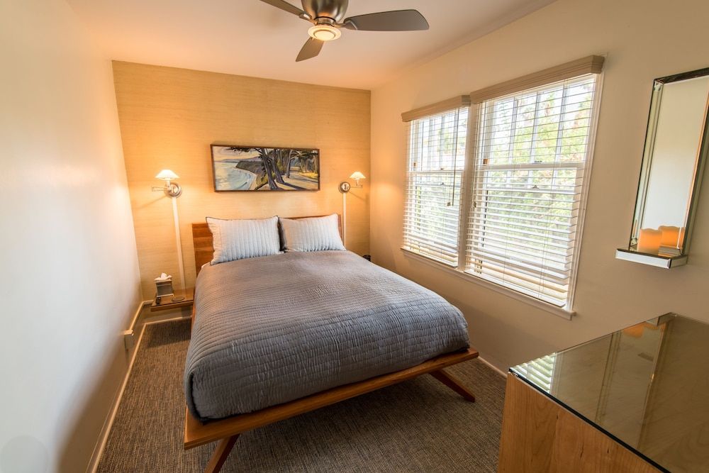 Deluxe Studio, 1 Queen Bed, Kitchen (8)