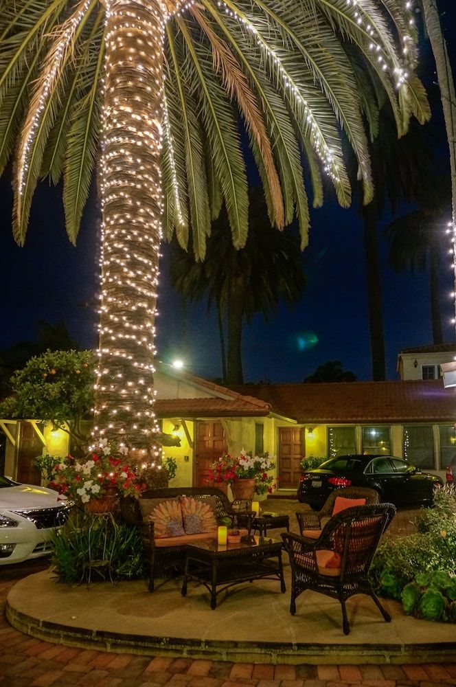 undefined Harbor House Inn 10