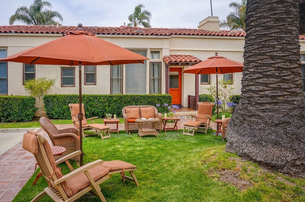 undefined Harbor House Inn 3